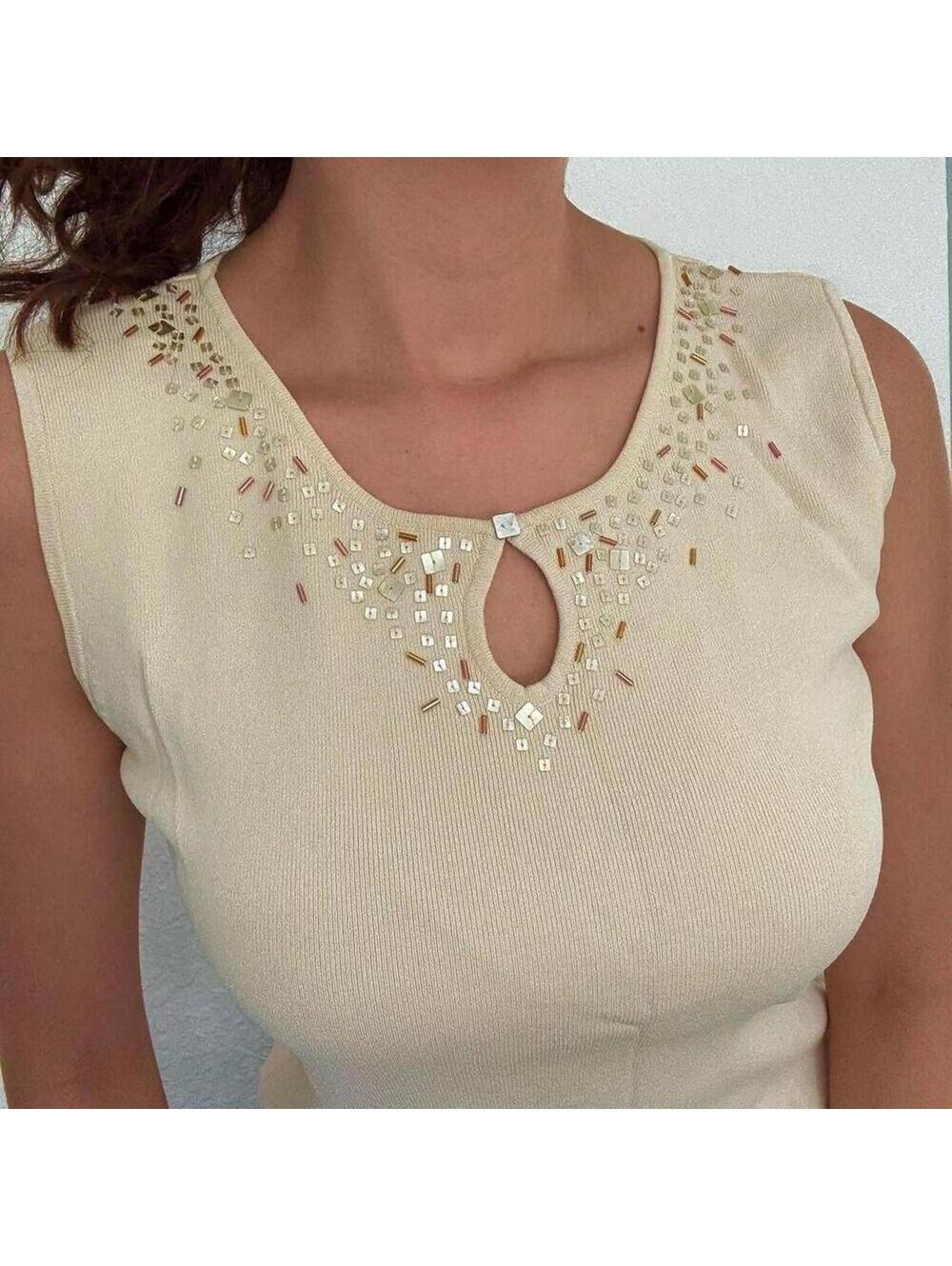 Beaded keyhole top
